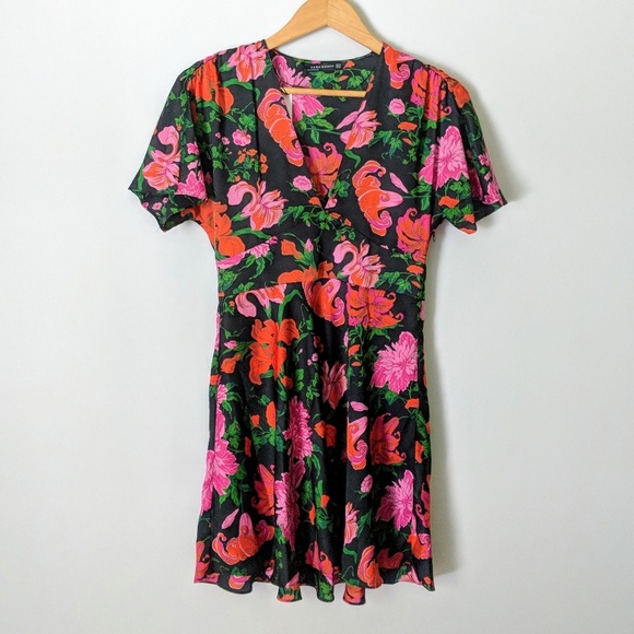 Zara Dresses & Skirts - ZARA Flutter Sleeve Dress Floral XS